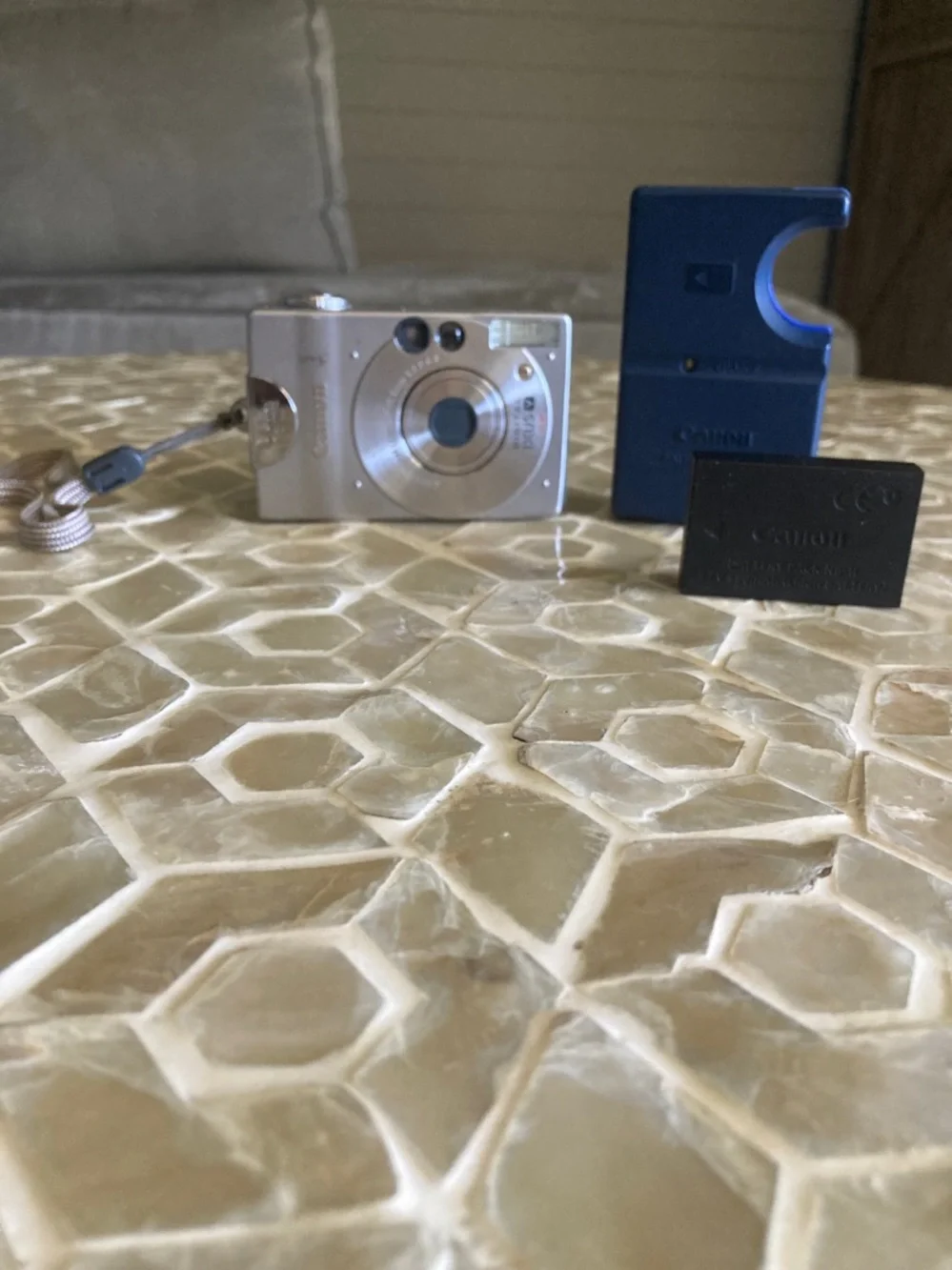 Canon Digital IXUS camera with 2 batteries & OEM charger